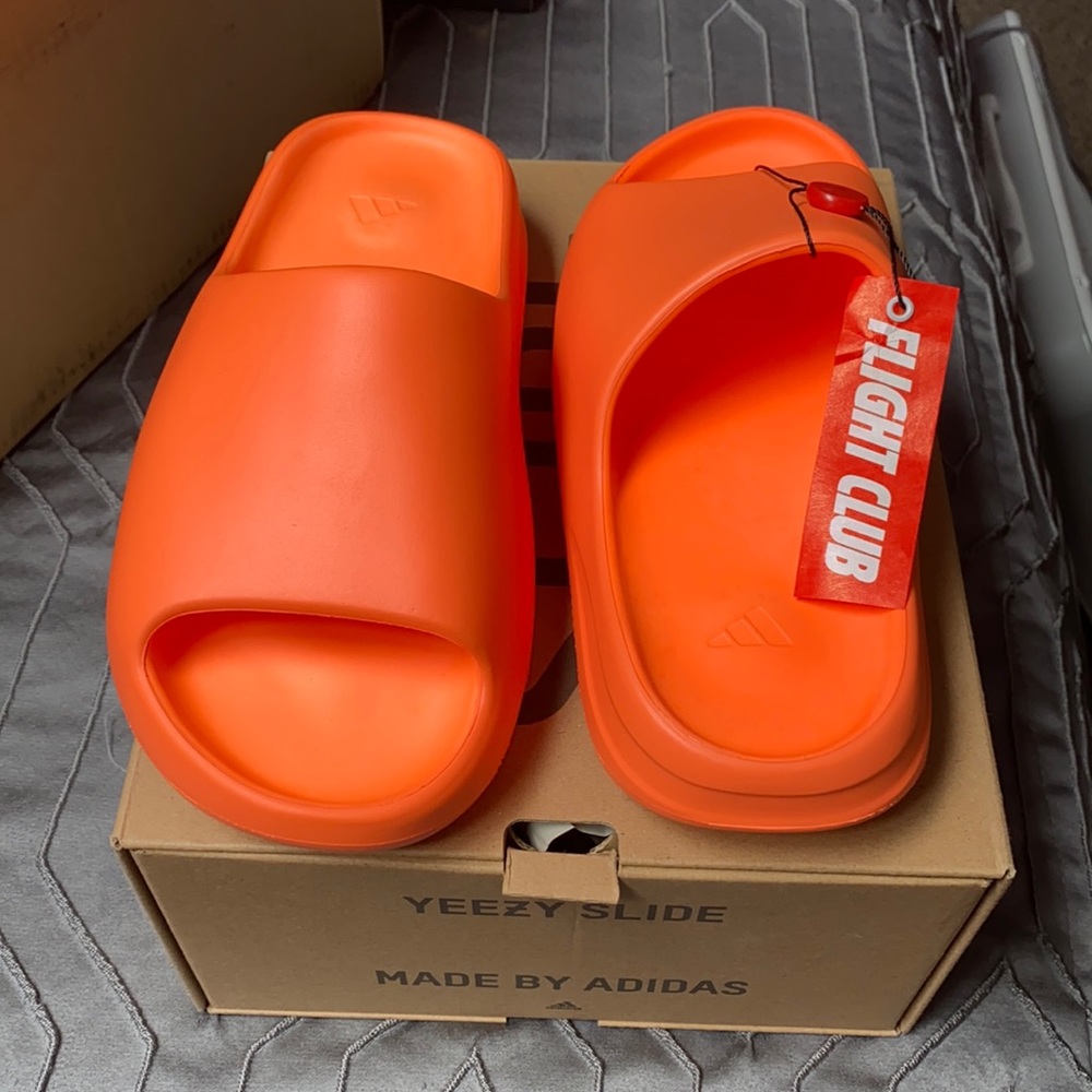 “Enflame orange” Yeezy slide. Brand new never worn